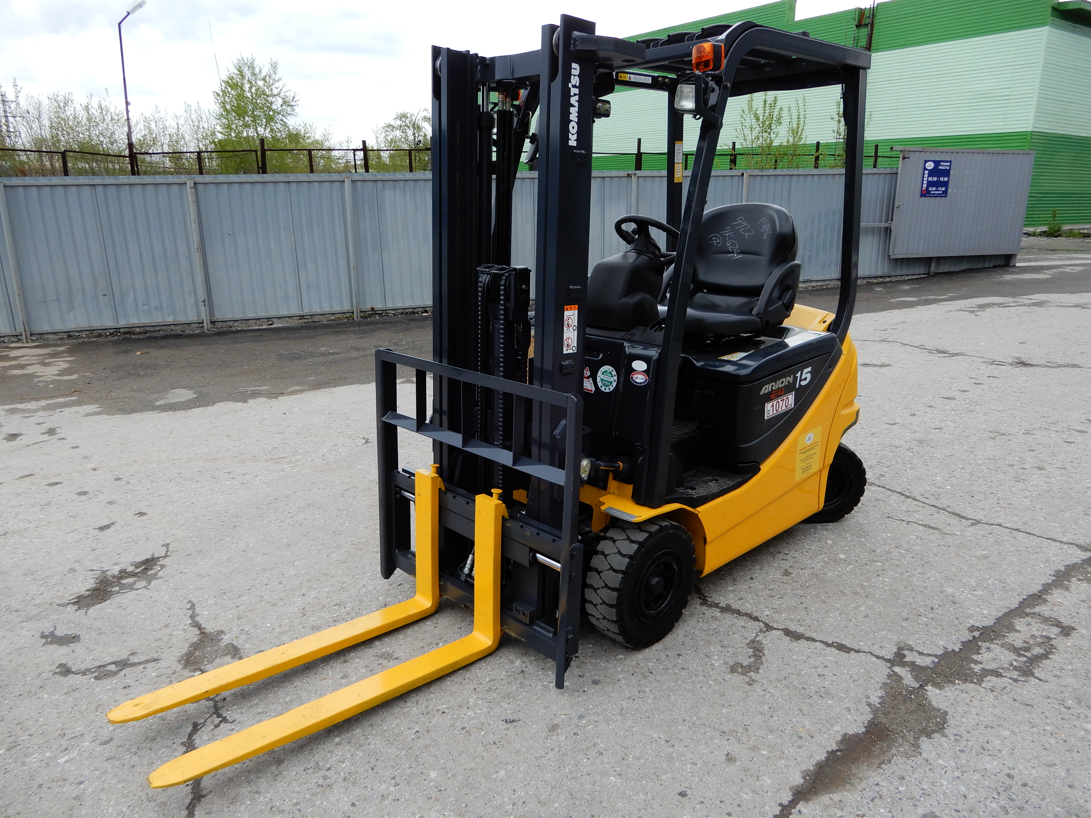 картинка Электропогрузчик Komatsu 